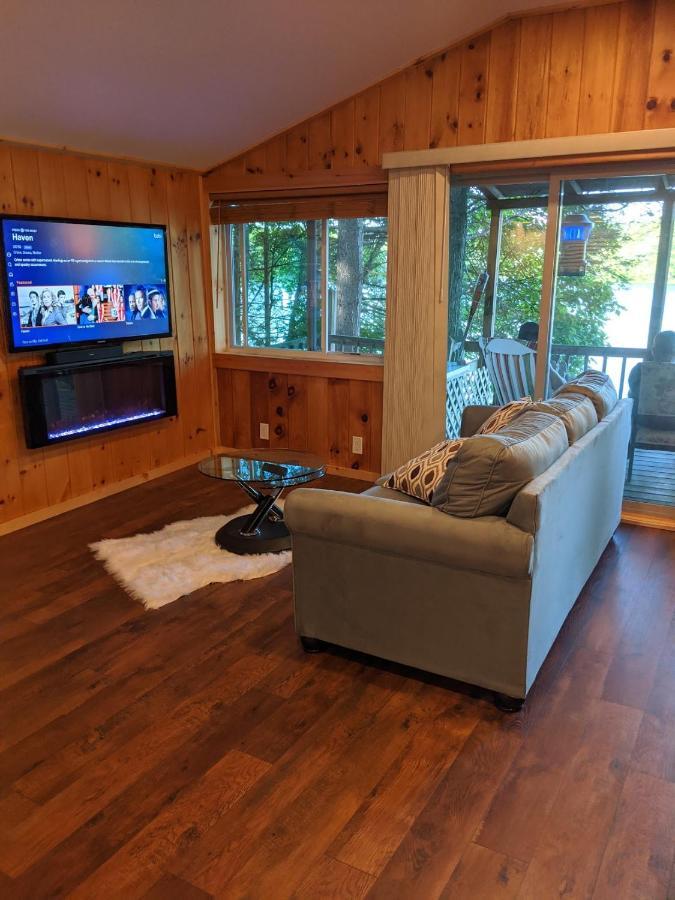 فيلا Panoramic Water Views , Cozy House In Henniker ,Nh المظهر الخارجي الصورة